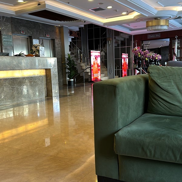 Foto diambil di Grand S Hotel oleh Yıldırım Y. pada 10/29/2023