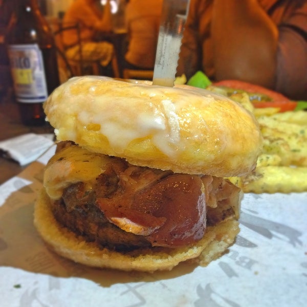 Photo taken at El 4to beer and burger depot by Luis L. on 2/23/2015