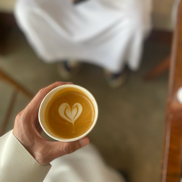 Foto tirada no(a) J Cafe Specialty Coffee por Abdullah em 5/7/2023