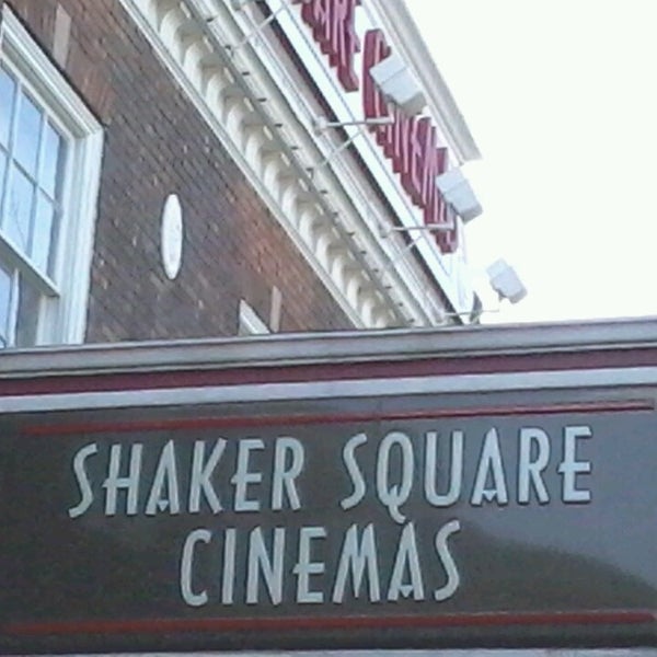 รูปภาพถ่ายที่ Shaker Square Cinemas โดย glenda the good witch เมื่อ 4/1/2013