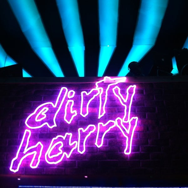 รูปภาพถ่ายที่ Dirty Harry โดย Esecito C. เมื่อ 4/14/2013