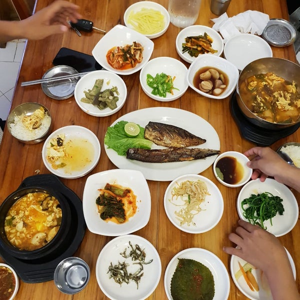รูปภาพถ่ายที่ Kimsatcat Korean Restaurant โดย 미희 진. เมื่อ 9/3/2018