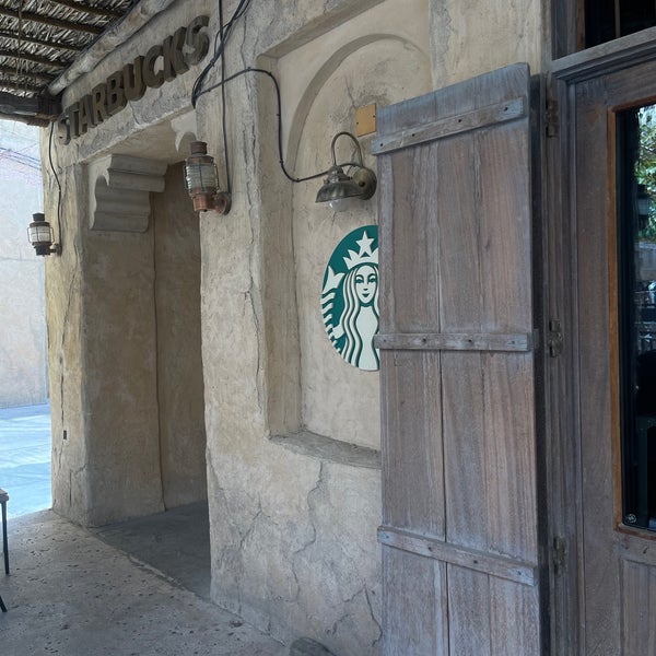 Das Foto wurde bei Starbucks von نوف am 6/7/2023 aufgenommen