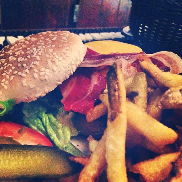 4/22/2013にParis Burger O.がJoe Allenで撮った写真