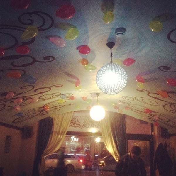 2/14/2014에 Асим Г.님이 Nargilia lounge &amp; dining에서 찍은 사진
