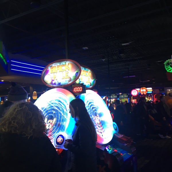 Photo taken at Dave &amp; Buster&#39;s by Tom B. on 12/28/2017