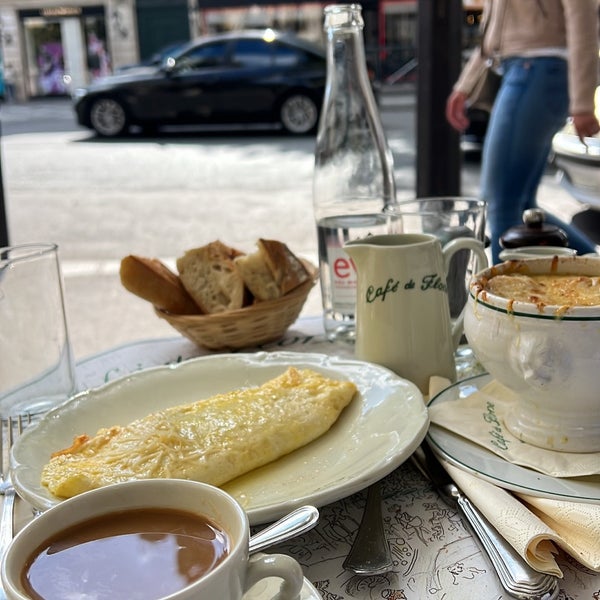 9/18/2022 tarihinde .ziyaretçi tarafından Café de Flore'de çekilen fotoğraf
