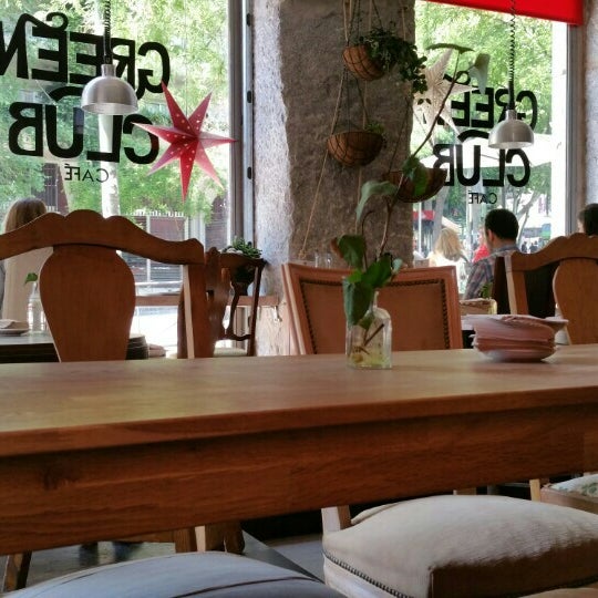 5/9/2015 tarihinde Iván T.ziyaretçi tarafından Green Club Café'de çekilen fotoğraf