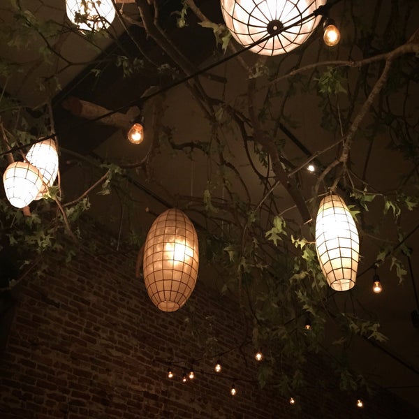 รูปภาพถ่ายที่ AQ Restaurant &amp; Bar โดย Liz เมื่อ 7/12/2015