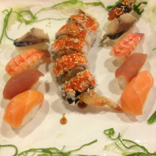 Foto diambil di Sushi Hana oleh Ann P. pada 3/18/2013