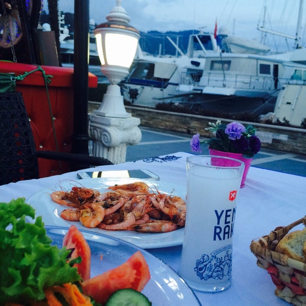 Foto diambil di Ömür Liman Restaurant oleh 🦋 pada 1/31/2016