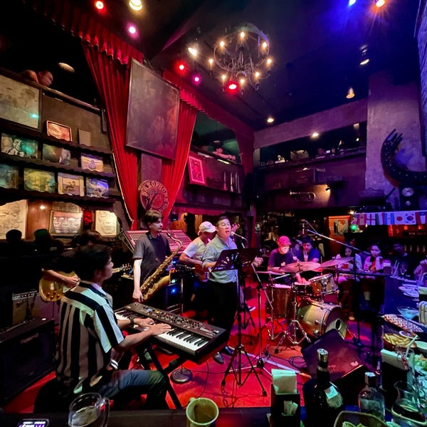 Photos at Saxophone Pub (แซ็กโซโฟนผับ) ราชเทวี, กรุงเทพมหานคร