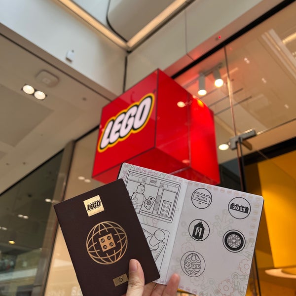 The LEGO Store 66 Westfield Stratford City