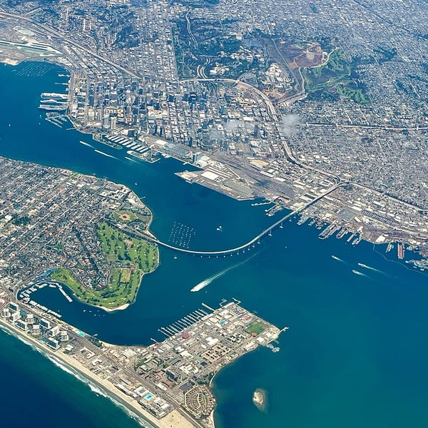 รูปภาพถ่ายที่ San Diego International Airport (SAN) โดย Pericles P. เมื่อ 6/22/2023
