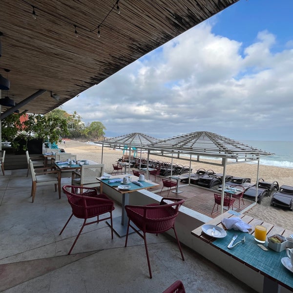 Photo taken at Mantamar Beach Club • Bar &amp; Grill by Pericles P. on 6/4/2023