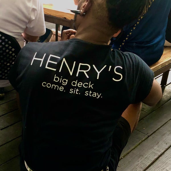 Снимок сделан в Henry&#39;s Midtown Tavern пользователем Pericles P. 7/19/2021