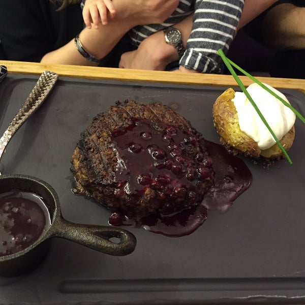 Foto diambil di Villa Aston Restaurant and Hotel Aston 4* oleh Екатерина pada 4/9/2015