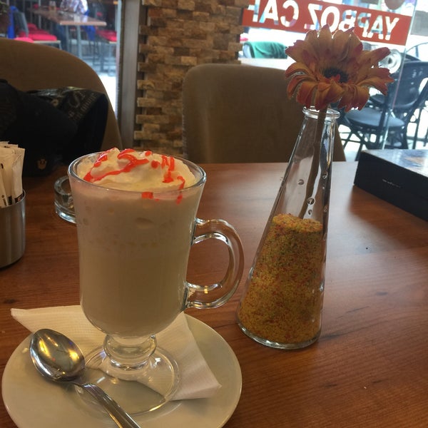 5/10/2017 tarihinde Almilla Y.ziyaretçi tarafından Yapboz Cafe'de çekilen fotoğraf