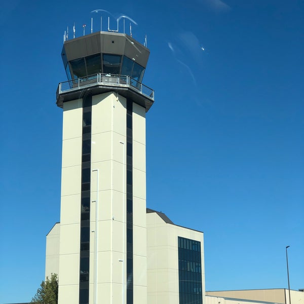 รูปภาพถ่ายที่ Grand Forks International Airport (GFK) โดย Soren เมื่อ 9/23/2019