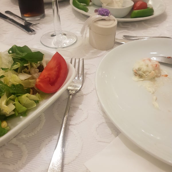 รูปภาพถ่ายที่ Safir Restaurant โดย Gökhan เมื่อ 4/20/2019