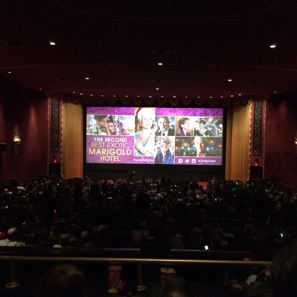 รูปภาพถ่ายที่ Ziegfeld Theater - Bow Tie Cinemas โดย Perri S. เมื่อ 3/4/2015