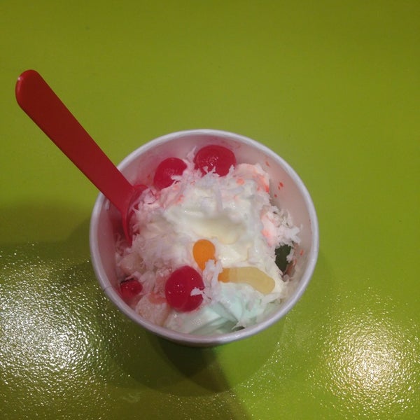 Das Foto wurde bei Yooglers Frozen Yogurt von Liubov K. am 8/22/2013 aufgenommen