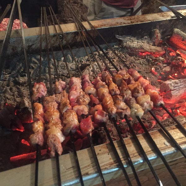 Снимок сделан в Eski Babel Ocakbaşı Restaurant пользователем Nevzat G. 2/3/2019
