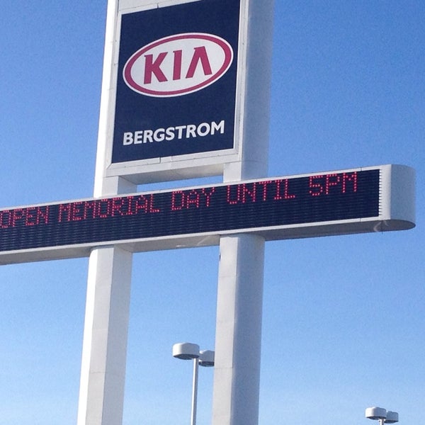 Foto diambil di Bergstrom Buick GMC of Appleton oleh Tom S. pada 5/22/2014