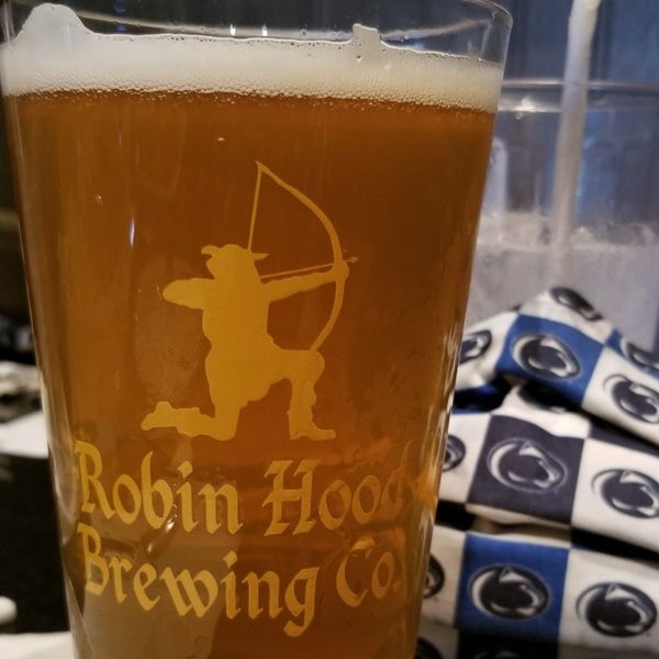 Photo taken at Home D Pizzeria &amp; Robin Hood Brewing Co. by Lynn Y. on 8/28/2020