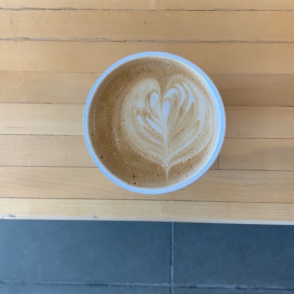 Foto scattata a Vermont Artisan Coffee &amp; Tea Co da Nouf AS 🕊 il 6/27/2019