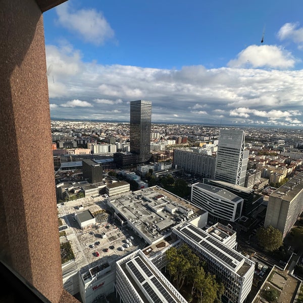 Photo taken at Radisson Blu Hotel Lyon by Guy Alain B. on 10/24/2023