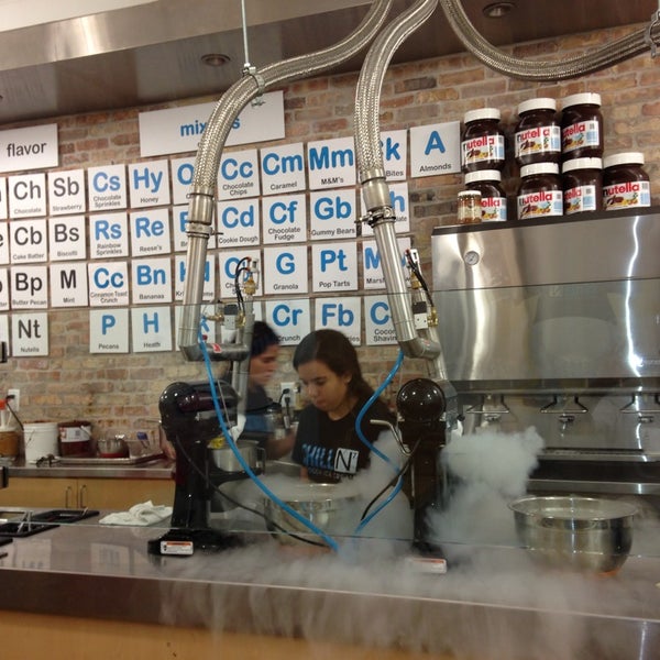 7/29/2013 tarihinde Mario S.ziyaretçi tarafından ChillN Nitrogen Ice Cream'de çekilen fotoğraf