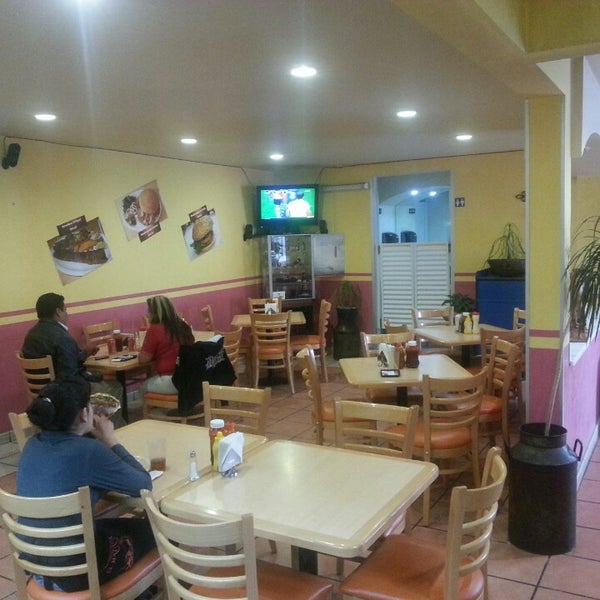 4/21/2013 tarihinde Mataor R.ziyaretçi tarafından Mataor Restaurante Metepec'de çekilen fotoğraf