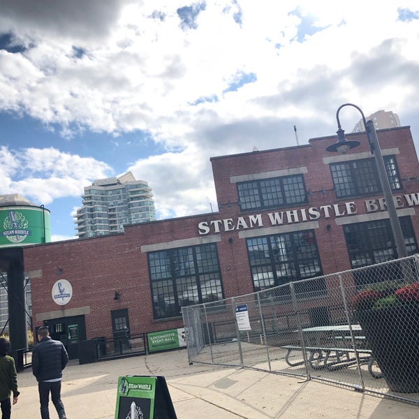 Foto tomada en Steam Whistle Brewing  por Kamemura K. el 10/23/2019