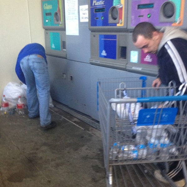 次での写真：Walmart Supercenter 2405 Vestal Pkwy E