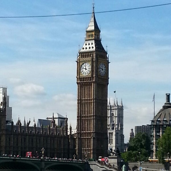 Photo taken at Big Bus Tours - London by Chelsea B. on 8/29/2013