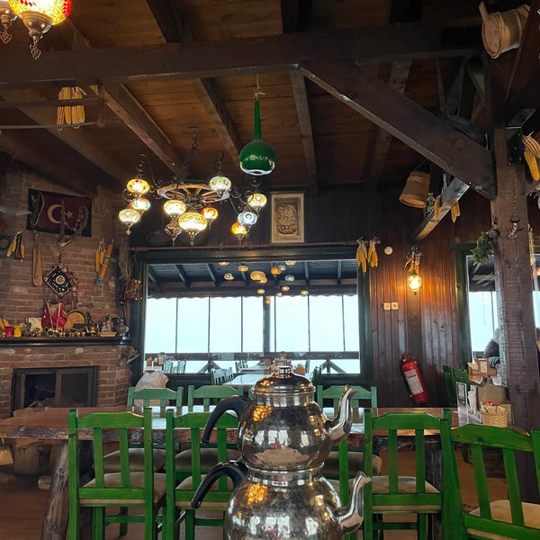 Foto tirada no(a) Manzara Restaurant por S a a d ⚙️ . em 2/6/2023