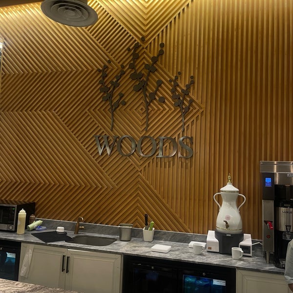 Foto tirada no(a) WOODS Café &amp; Roastery | مقهى ومحمصة وودز por ⚓️ em 4/12/2024