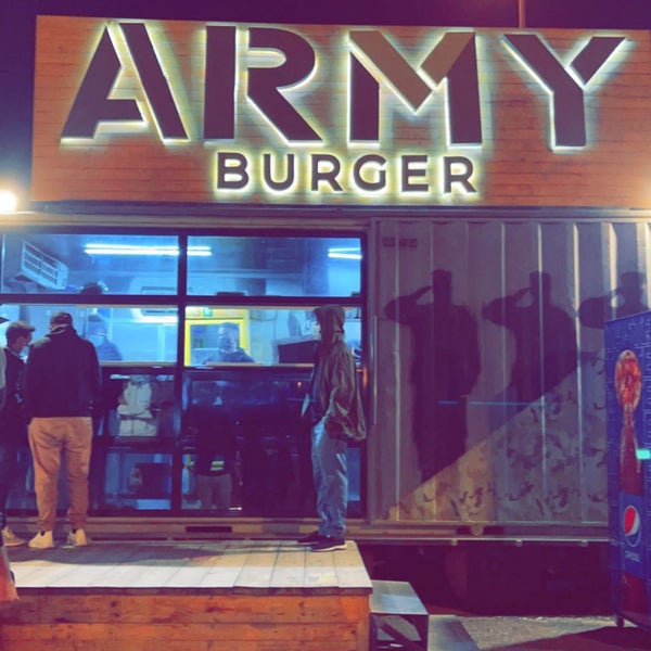 Das Foto wurde bei Army Burger von ⚓️ am 1/27/2022 aufgenommen
