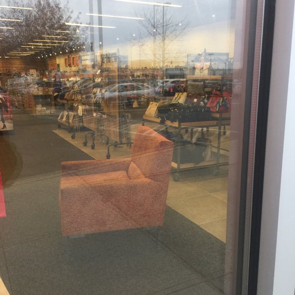 DSW Designer Shoe Warehouse Livingston, NJ