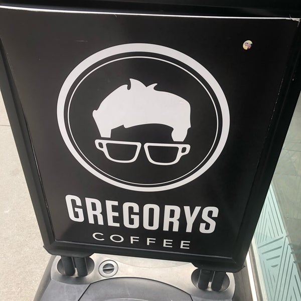 รูปภาพถ่ายที่ Gregorys Coffee โดย Megan C. เมื่อ 3/13/2019