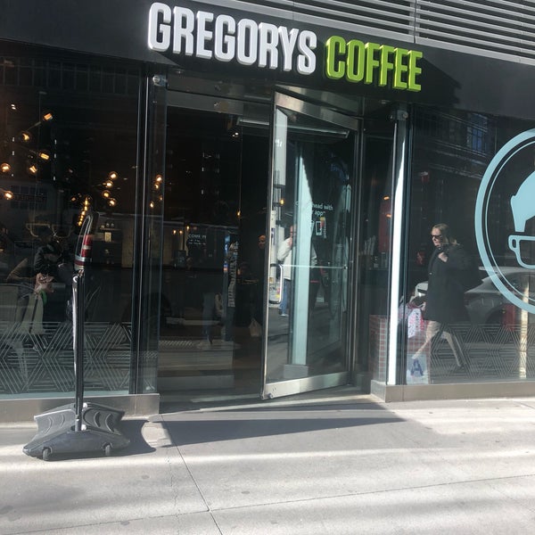 รูปภาพถ่ายที่ Gregorys Coffee โดย Megan C. เมื่อ 1/3/2019