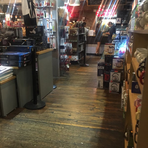 Das Foto wurde bei Bowery Kitchen Supplies von Megan C. am 7/18/2017 aufgenommen