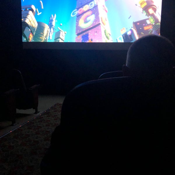 Foto tirada no(a) Palace 9 Cinemas por Megan C. em 8/22/2018