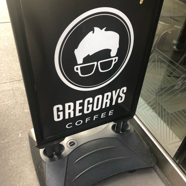 รูปภาพถ่ายที่ Gregorys Coffee โดย Megan C. เมื่อ 12/6/2018