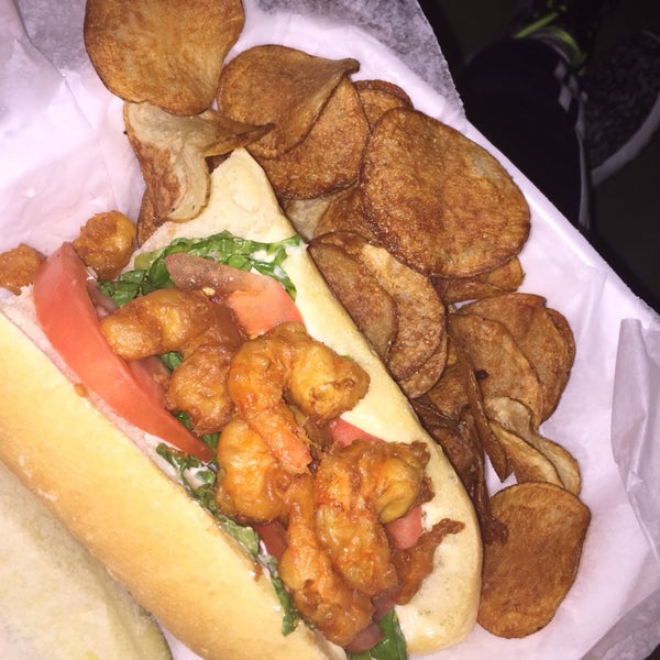 Must try the shrimp po boy sandwich 👌