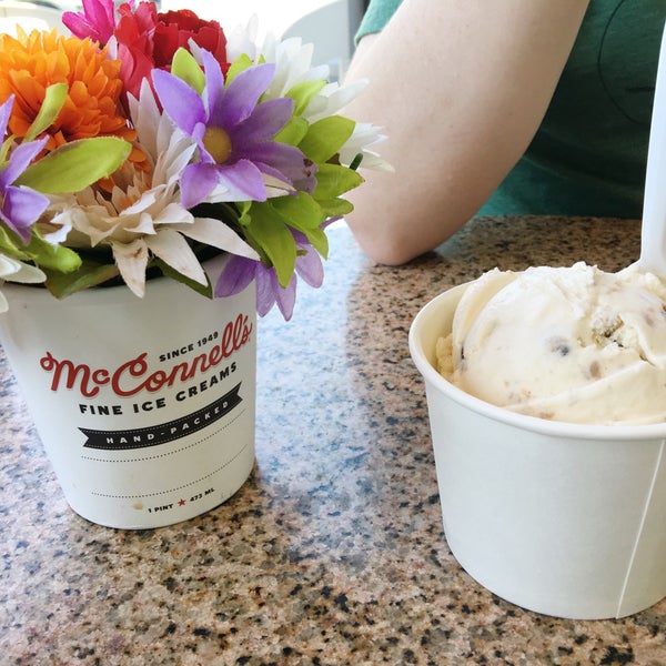 Photo taken at Mission Street Ice Cream and Yogurt - Featuring McConnell&#39;s Fine Ice Creams by Caitie S. on 9/4/2016