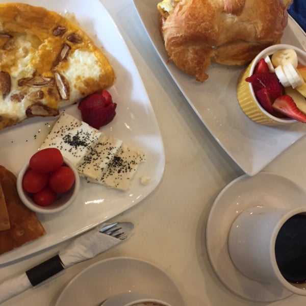 Foto tomada en Mocha Cafe &amp; Pastry  por Mohammed el 5/4/2019