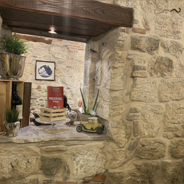 La Nicchia Pizza Place in Ascoli Piceno