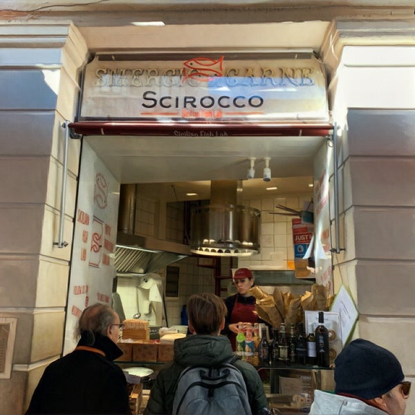 Foto tirada no(a) Scirocco Sicilian Fish Lab por Eduard M. em 1/7/2019